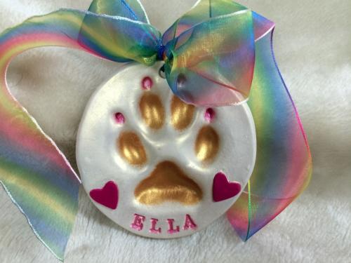 Deluxe paw print example gold