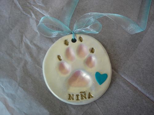 Deluxe paw print example Nina